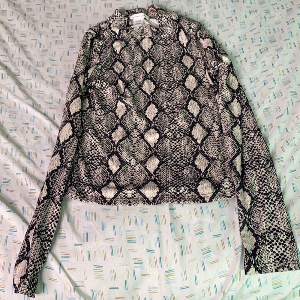 Snake print top